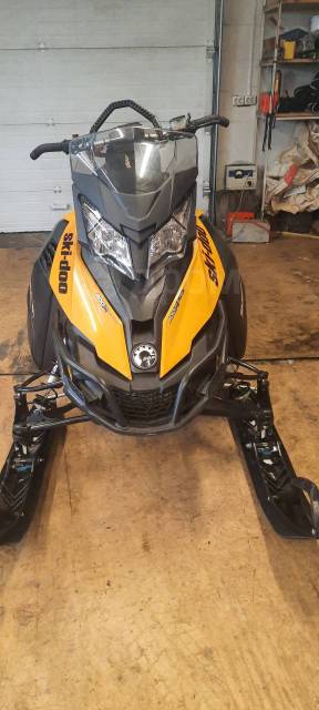 BRP Ski-Doo Summit. ,  ,   