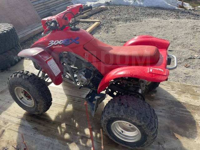 Honda TRX 300. ,  \,   