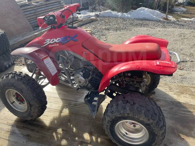 Honda TRX 300. ,  \,   