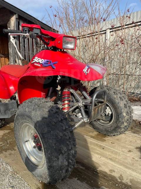 Honda TRX 300. ,  \,   