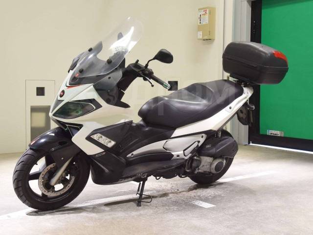 Мотоцикл Aprilia SR Max 300 2012 обзор - характеристики, отзывы, цена