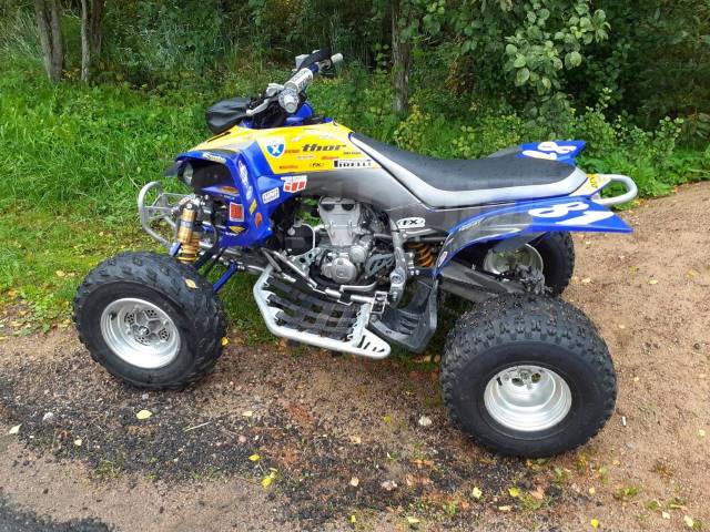 Yamaha YFZ 450. ,  \,   