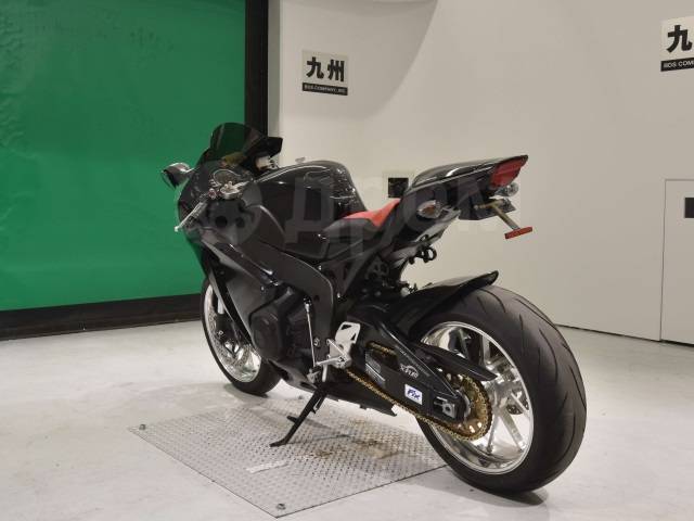 Honda CBR 1000RR Fireblade. 1 000. ., , ,  .     