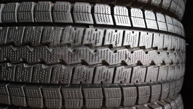 美品】 新車外しDUNLOPSP355k LT 113/111L 205/75R16 タイヤ