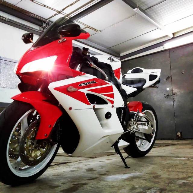 Honda CBR 1000RR Fireblade. 1 000. ., , ,   