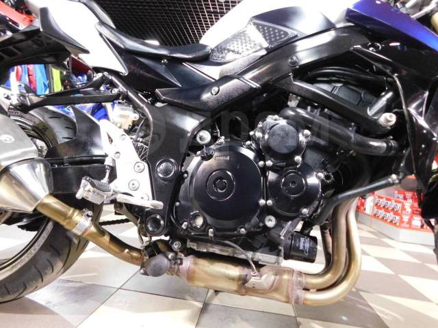 Suzuki GSR 750. 750. ., , ,  .     