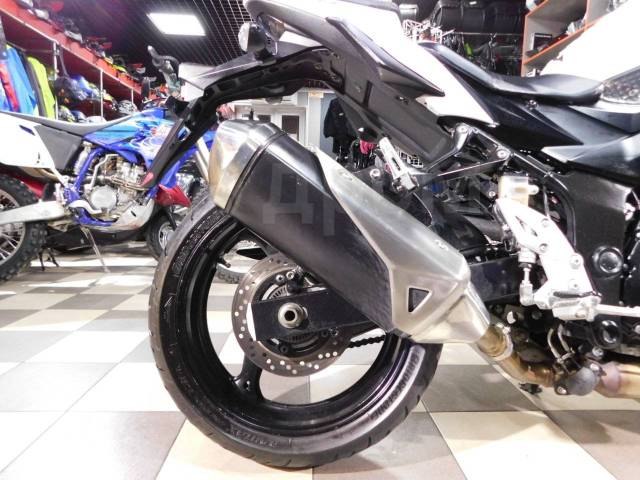 Suzuki GSR 750. 750. ., , ,  .     