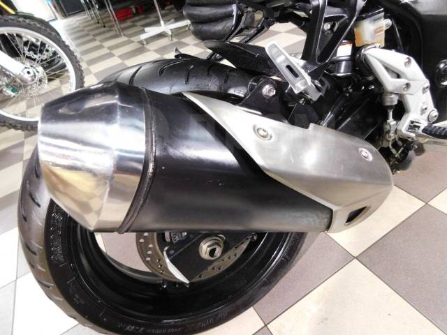 Suzuki GSR 750. 750. ., , ,  .     