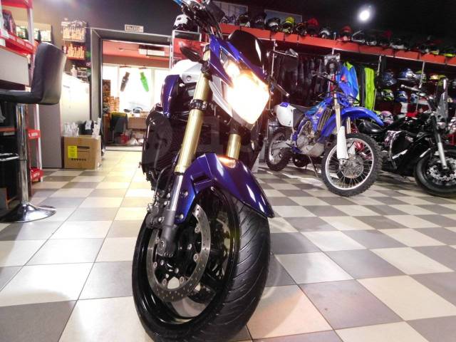 Suzuki GSR 750. 750. ., , ,  .     