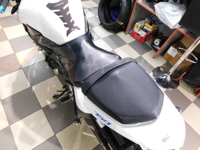 Suzuki GSR 750. 750. ., , ,  .     