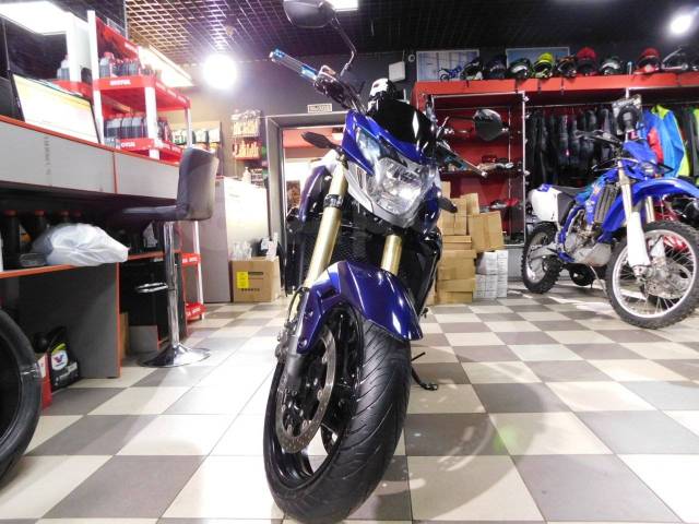 Suzuki GSR 750. 750. ., , ,  .     