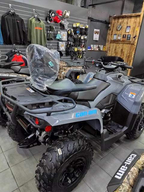 BRP Can-Am Outlander Max 570. ,  \,   