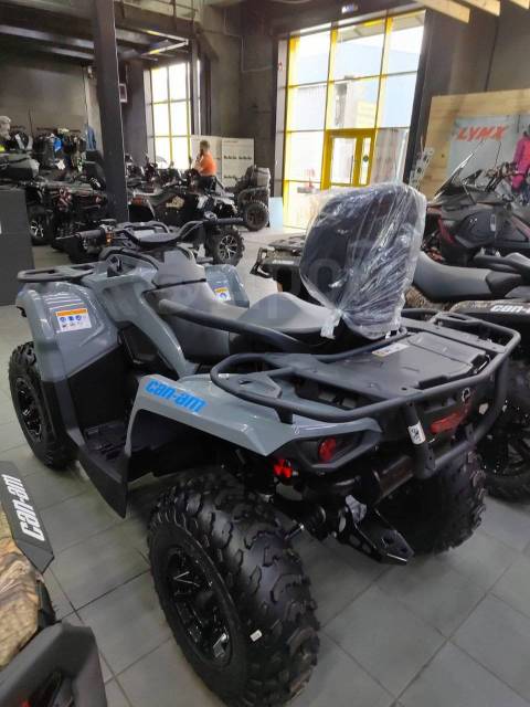 BRP Can-Am Outlander Max 570. ,  \,   