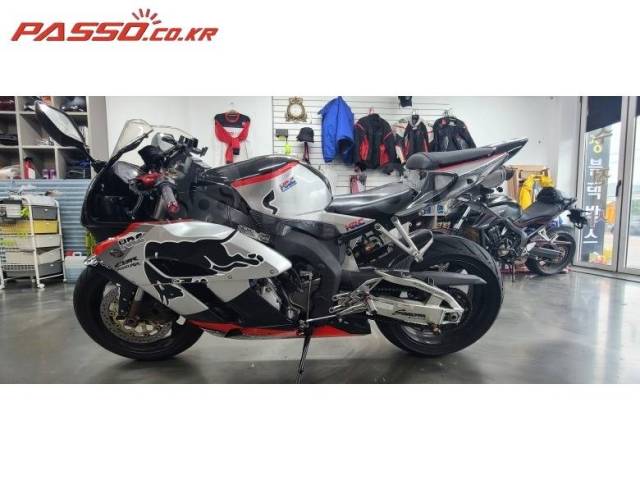 Honda CBR 1000RR Fireblade. 1 000. ., , ,  .     