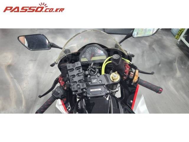 Honda CBR 1000RR Fireblade. 1 000. ., , ,  .     