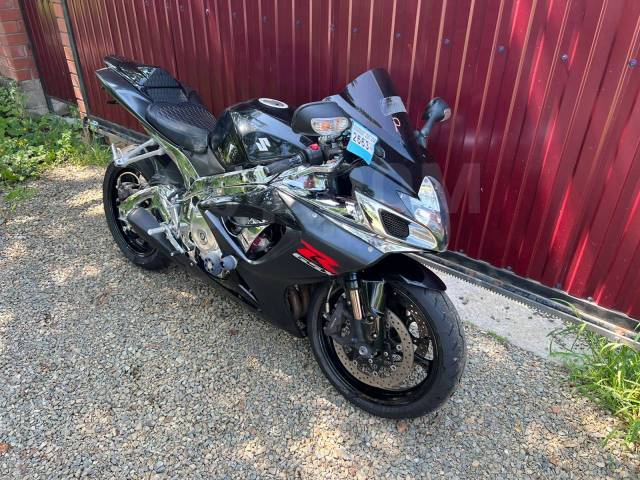 Suzuki GSX-R 750. 750. ., , ,  .     