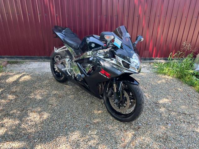 Suzuki GSX-R 750. 750. ., , ,  .     