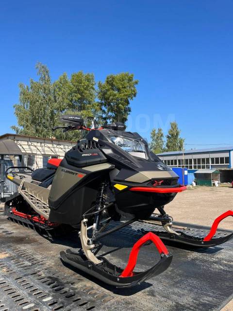 BRP Ski-Doo Summit. ,  ,   