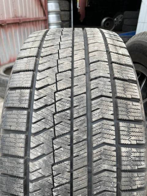 Bridgestone Blizzak VRX2, 235/50 R17, 17