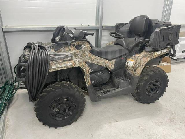 BRP Can-Am Outlander Max 650 XT. ,  \,   