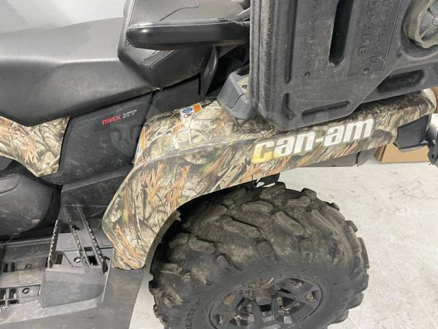 BRP Can-Am Outlander Max 650 XT. ,  \,   