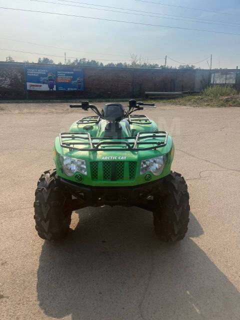 Arctic Cat. ,  \,   