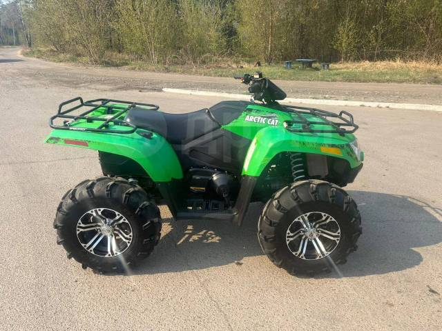 Arctic Cat. ,  \,   