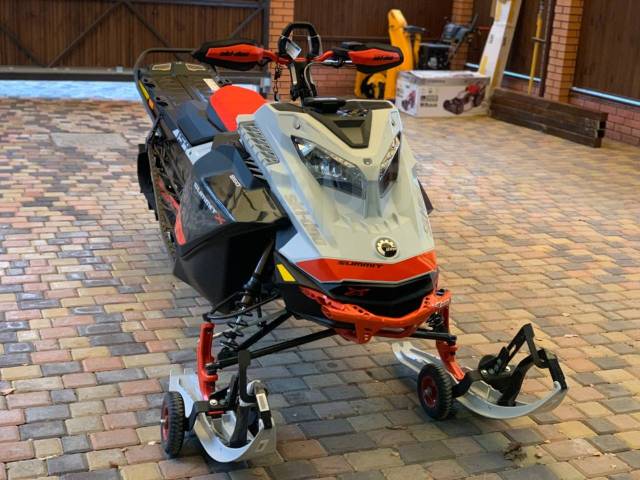 BRP Ski-Doo Summit X with Expert Package. ,  ,   