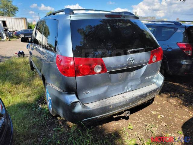 Toyota Sienna 2 2003