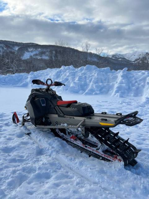 BRP Ski-Doo Summit X with Expert Package. ,  ,   