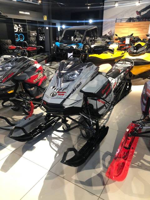 BRP Ski-Doo Summit X with Expert Package. ,  ,   