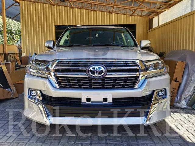 Автомобиль Toyota Land Cruiser 200 2016 года в Москве