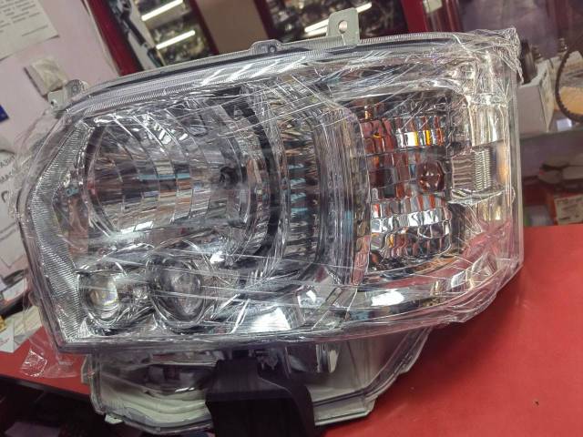   Toyota Hiace 26-137 (A3) LED H2 !