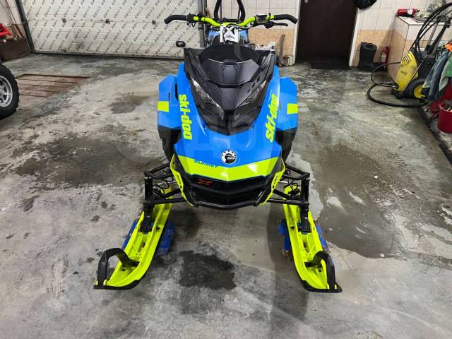 BRP Ski-Doo Summit X. ,  ,   