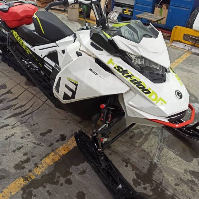 BRP Ski-Doo Summit X. ,   