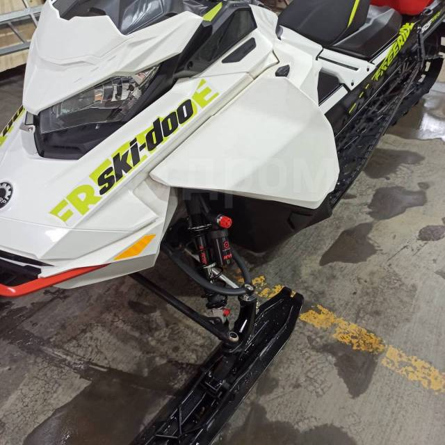 BRP Ski-Doo Summit X. ,   