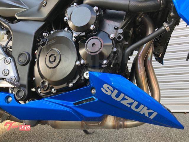 Suzuki GSR 750. 750. ., , ,  .     