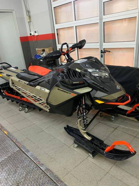 BRP Ski-Doo Summit X with Expert Package. ,  ,   