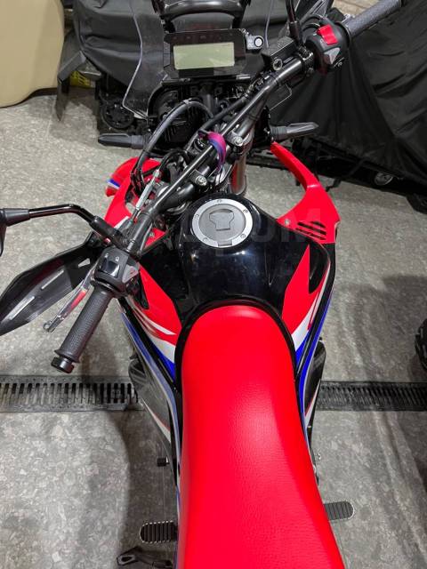 Honda CRF. ,  \,   