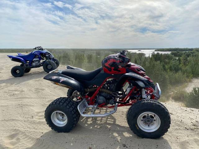 Yamaha Raptor 660. ,  \,   