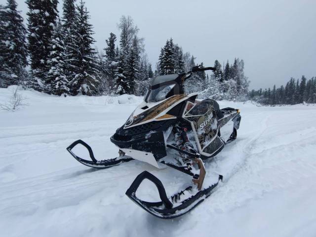 BRP Ski-Doo Summit. ,  ,   