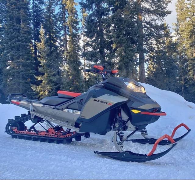 BRP Ski-Doo Summit X with Expert Package. ,  ,   