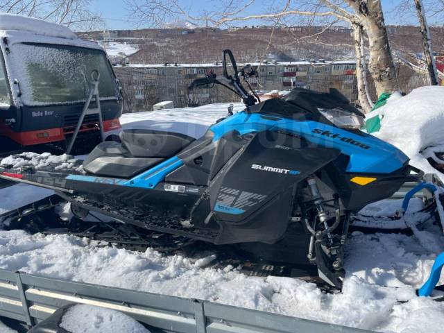 BRP Ski-Doo Summit. ,  ,   