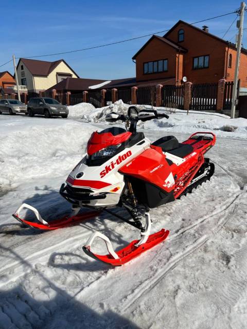 BRP Ski-Doo Summit X with Expert Package. ,  ,   