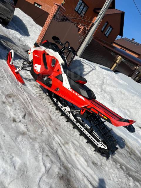 BRP Ski-Doo Summit X with Expert Package. ,  ,   