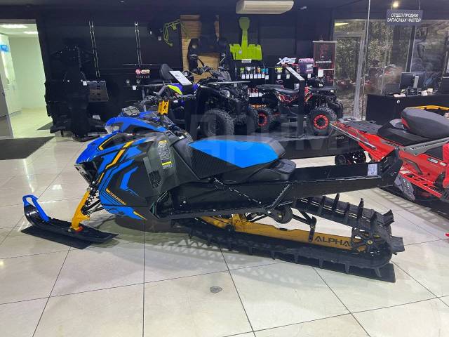 Arctic Cat M 8000 HCR. ,  ,   