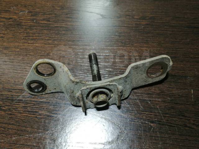 Купить Крепление рычага Mazda Familia, Familia S-Wagon, 323, 323F ...