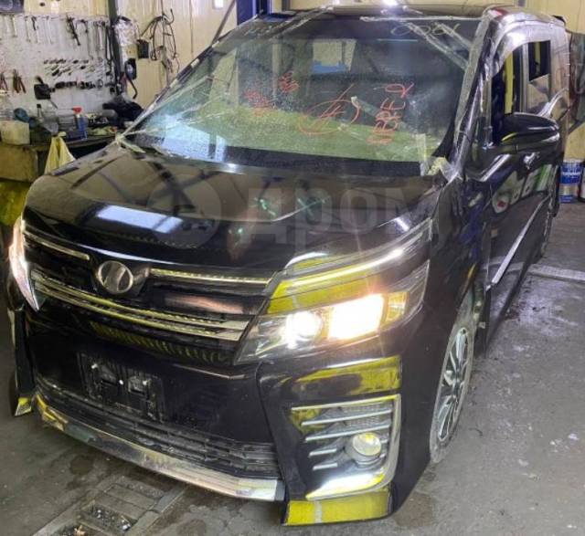 Toyota noah zrr80