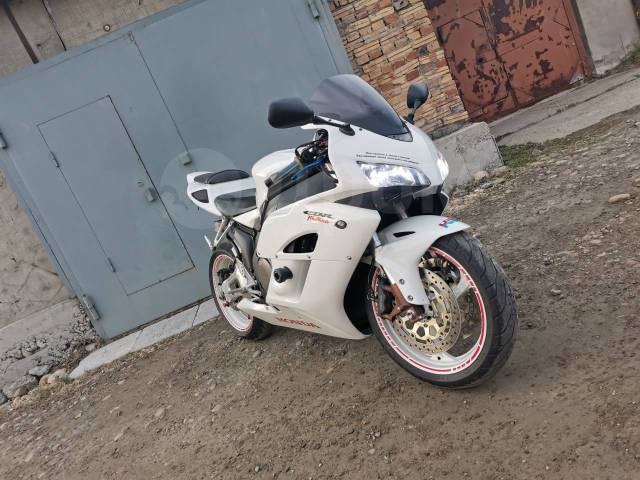 Honda CBR 1000RR Fireblade. 1 000. ., , ,   