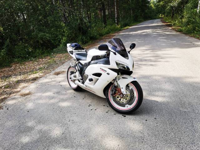 Honda CBR 1000RR Fireblade. 1 000. ., , ,   